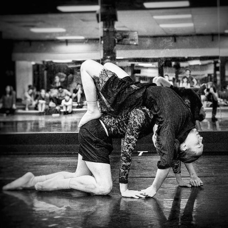 Welcome to my portfolio! My name's Stevie. I'm a non-binary choreographer, movement artist, and licensed therapist. I most recently have expanded into screen dance, creative direction, and production design. This portfolio includes work from all of my disc